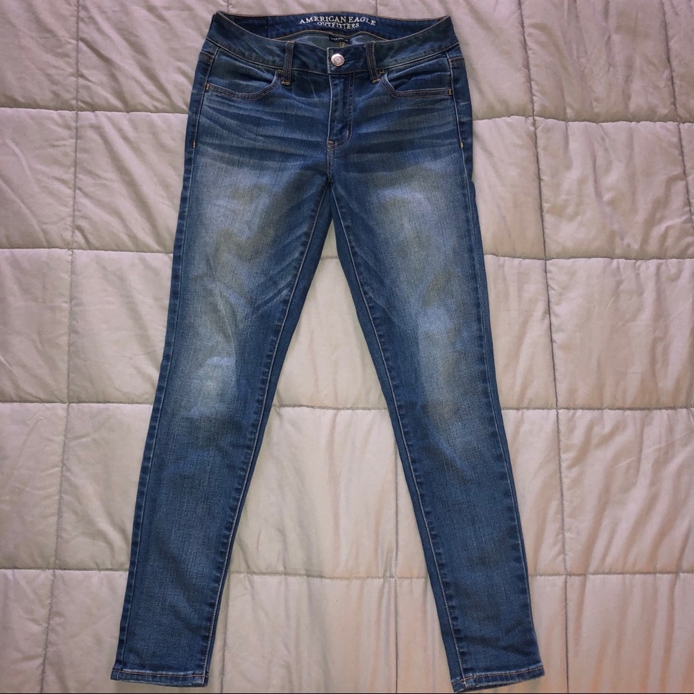 American Eagle light wash skinny jeans